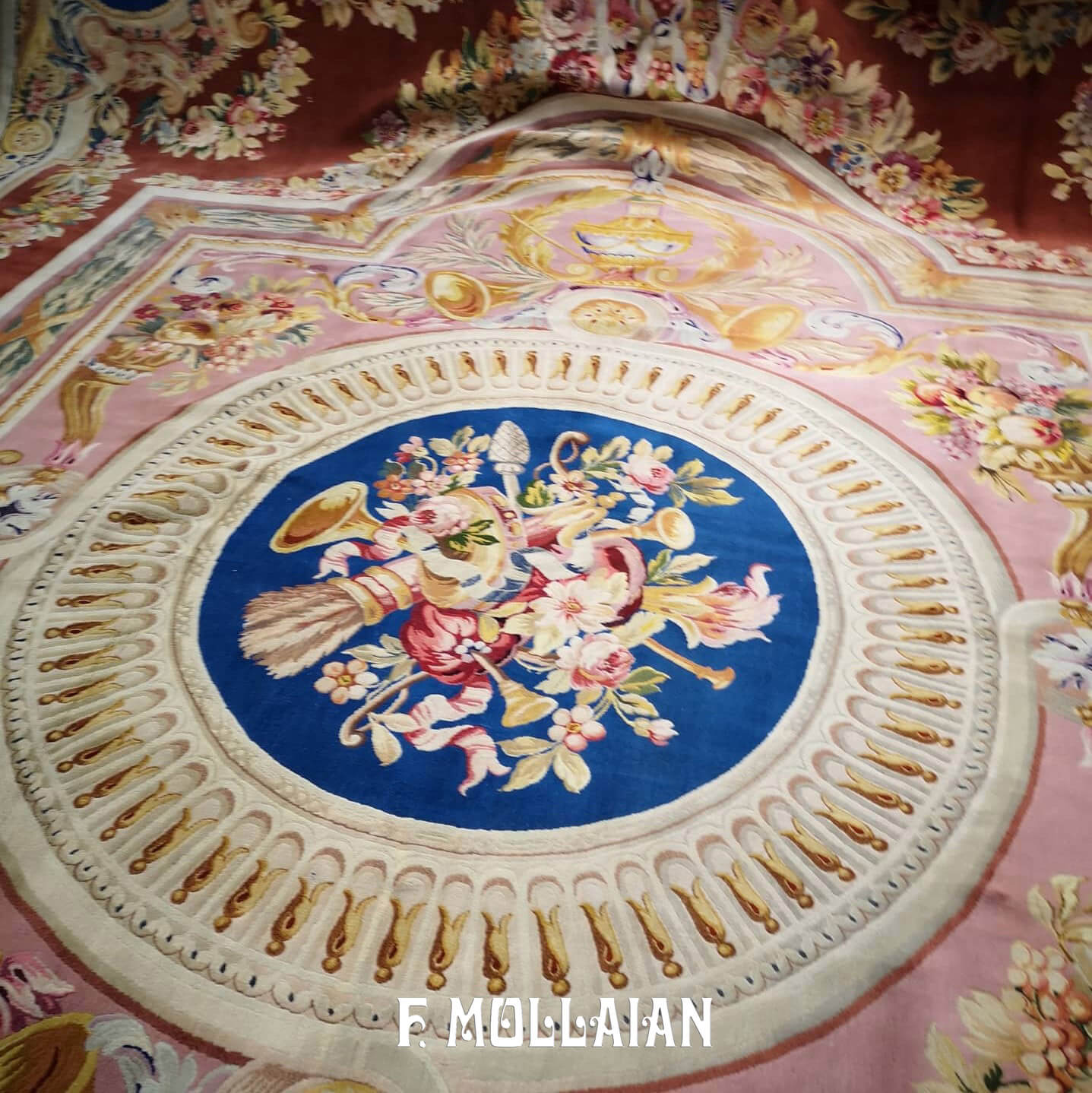 Magnifique Tapis Antique du Palais de la Savonnerie Française n°:31456755