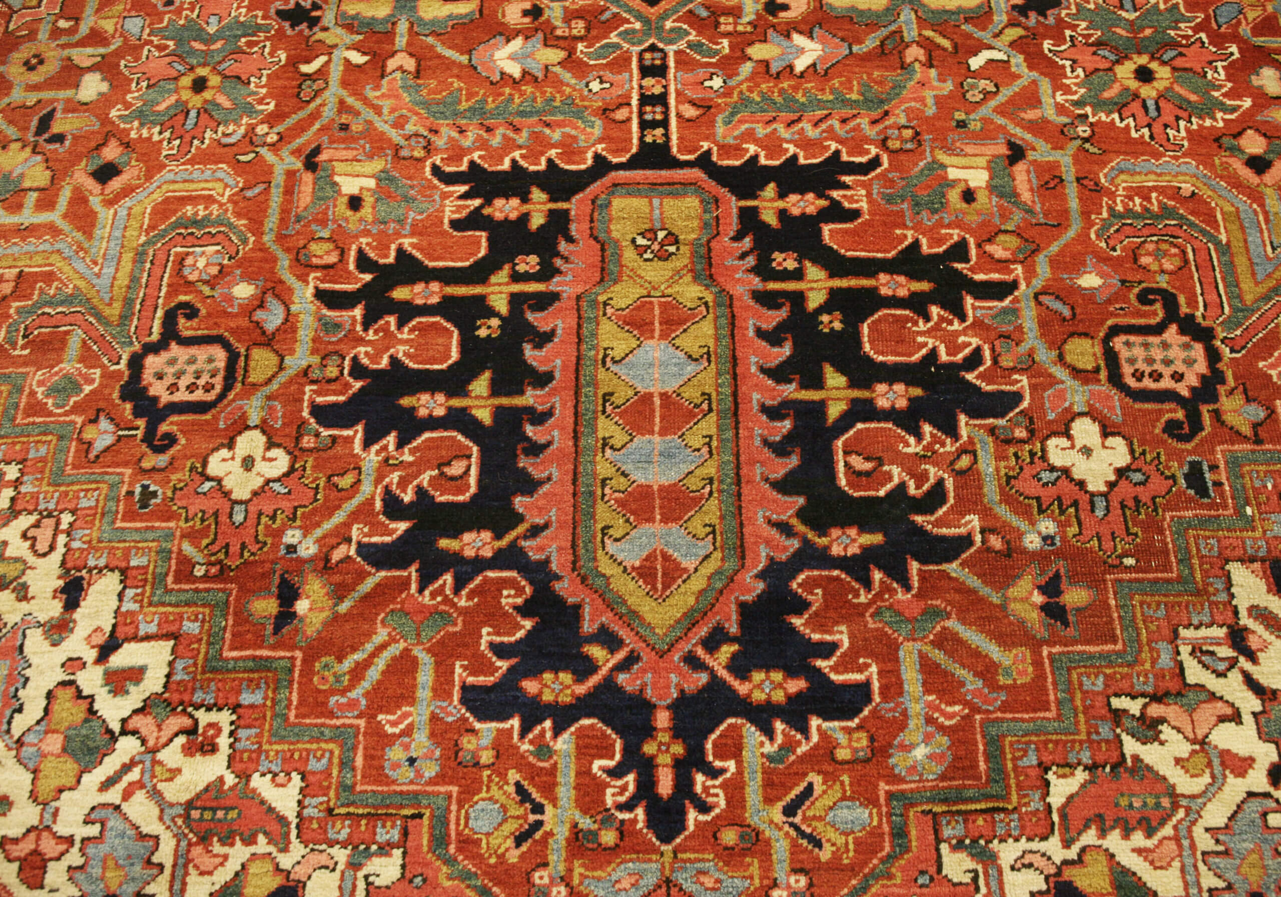 Antique Persian Heriz Carpet n°:71942323