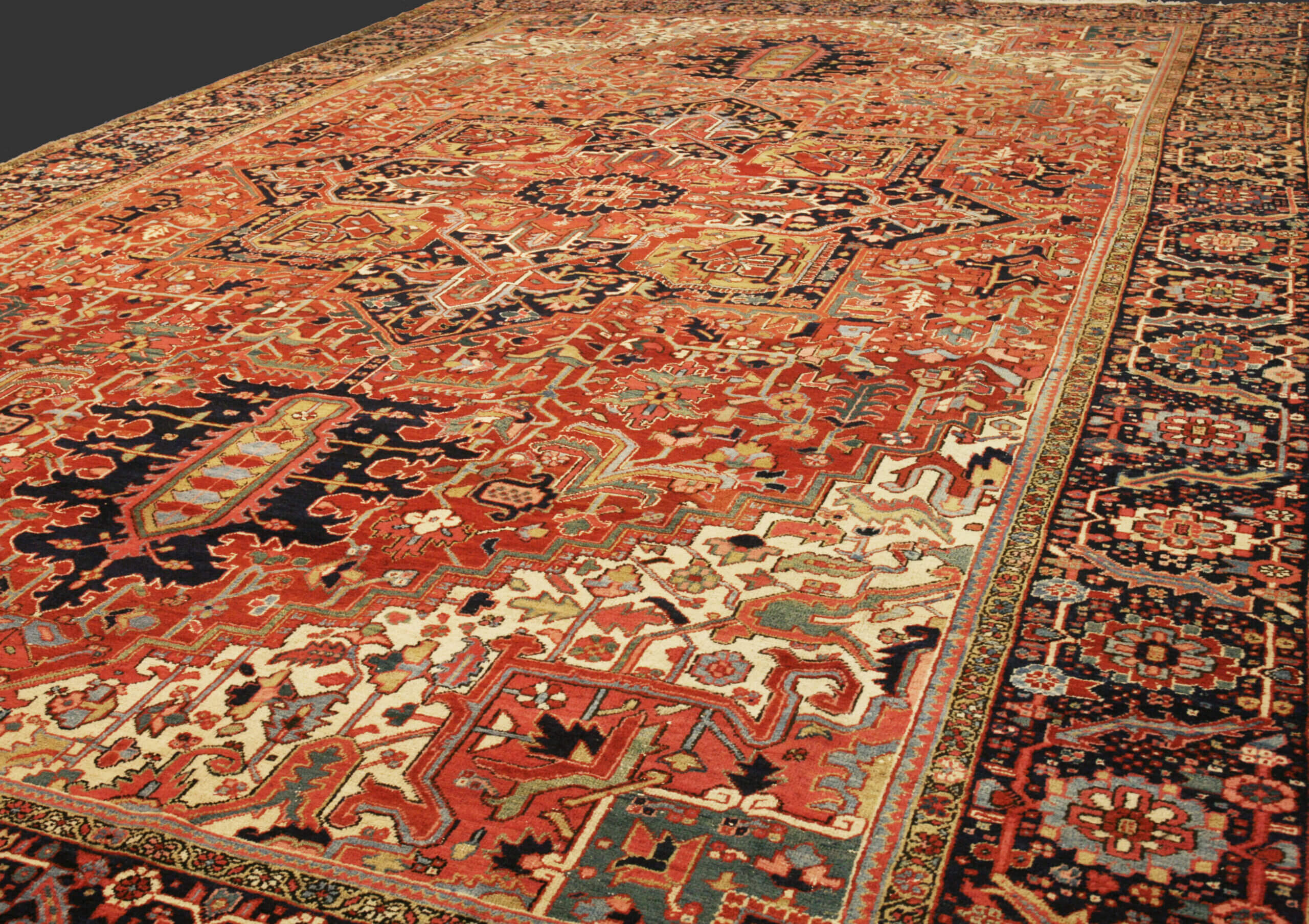 Antique Persian Heriz Carpet n°:71942323