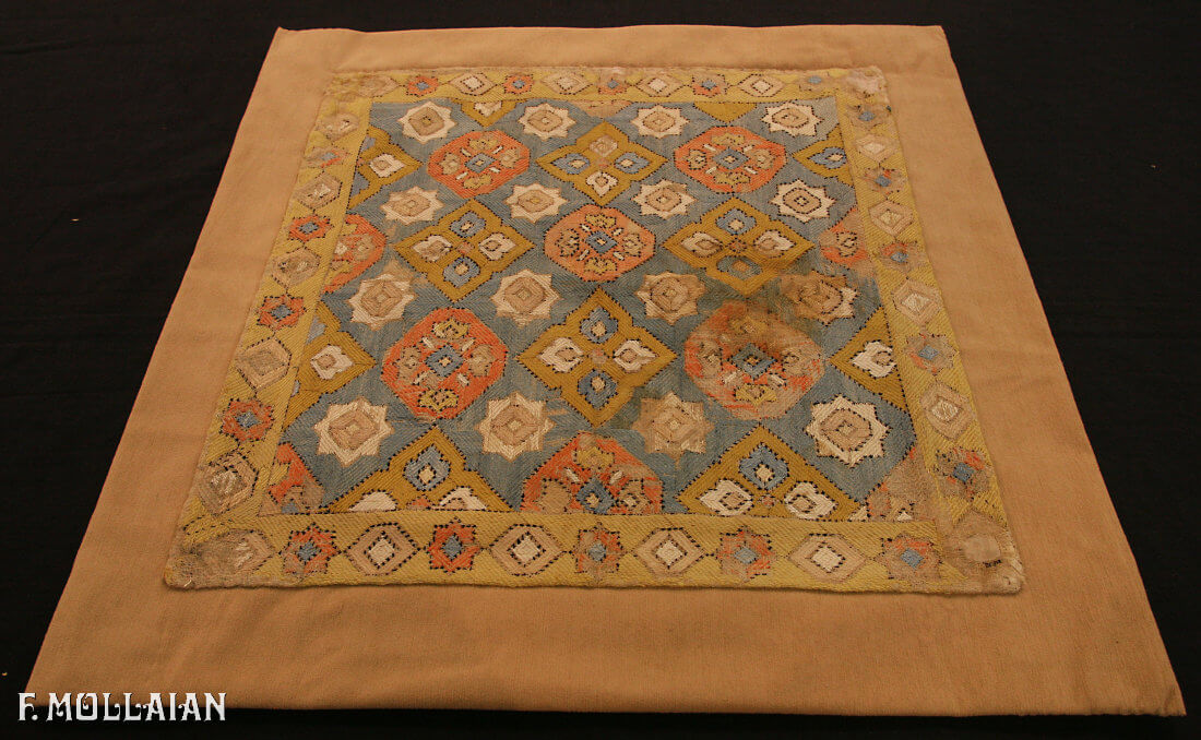 Antique Silk Embroidery Azerbaigiani Textile n°:88486982
