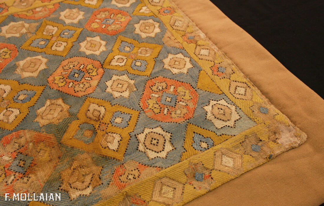 Antique Silk Embroidery Azerbaigiani Textile n°:88486982