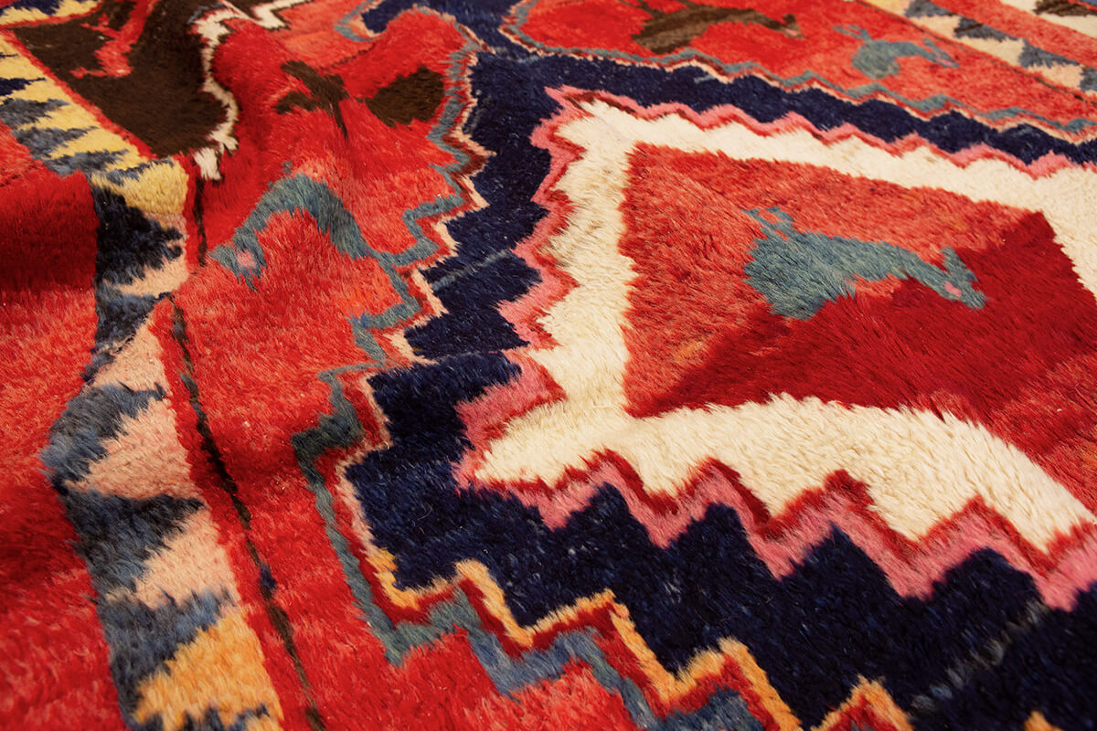 Bakhtiari Rug Ghabbeh Decorative Red Field n°:396322