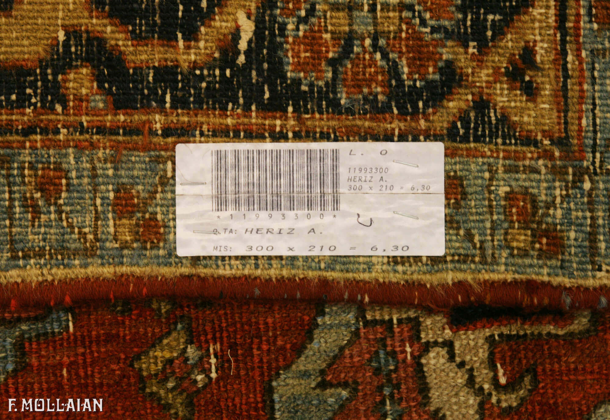 Antique Persian Heriz Carpet (300x210 cm)