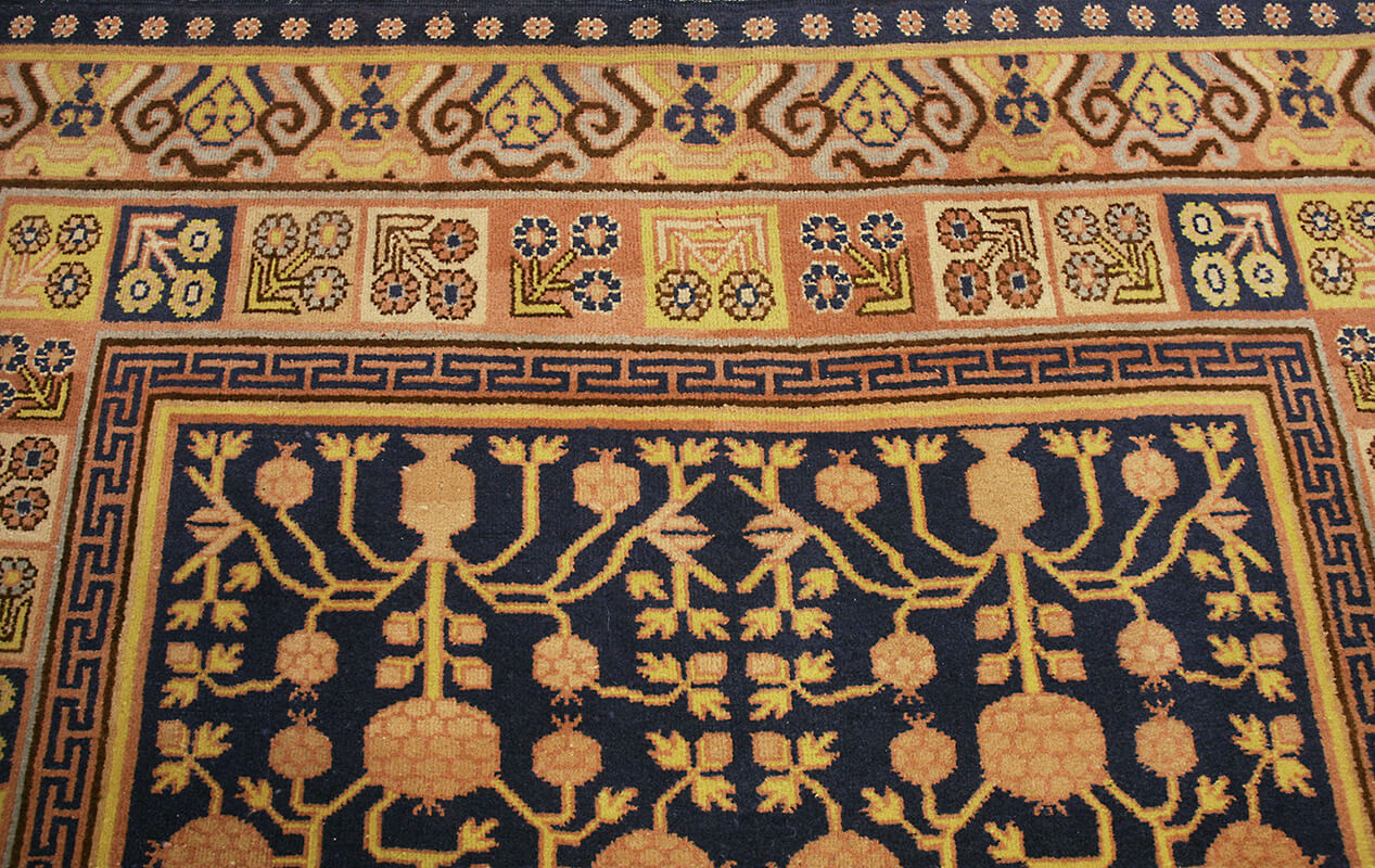 A Kalleh Khotan Antique Carpet (655x190 cm)