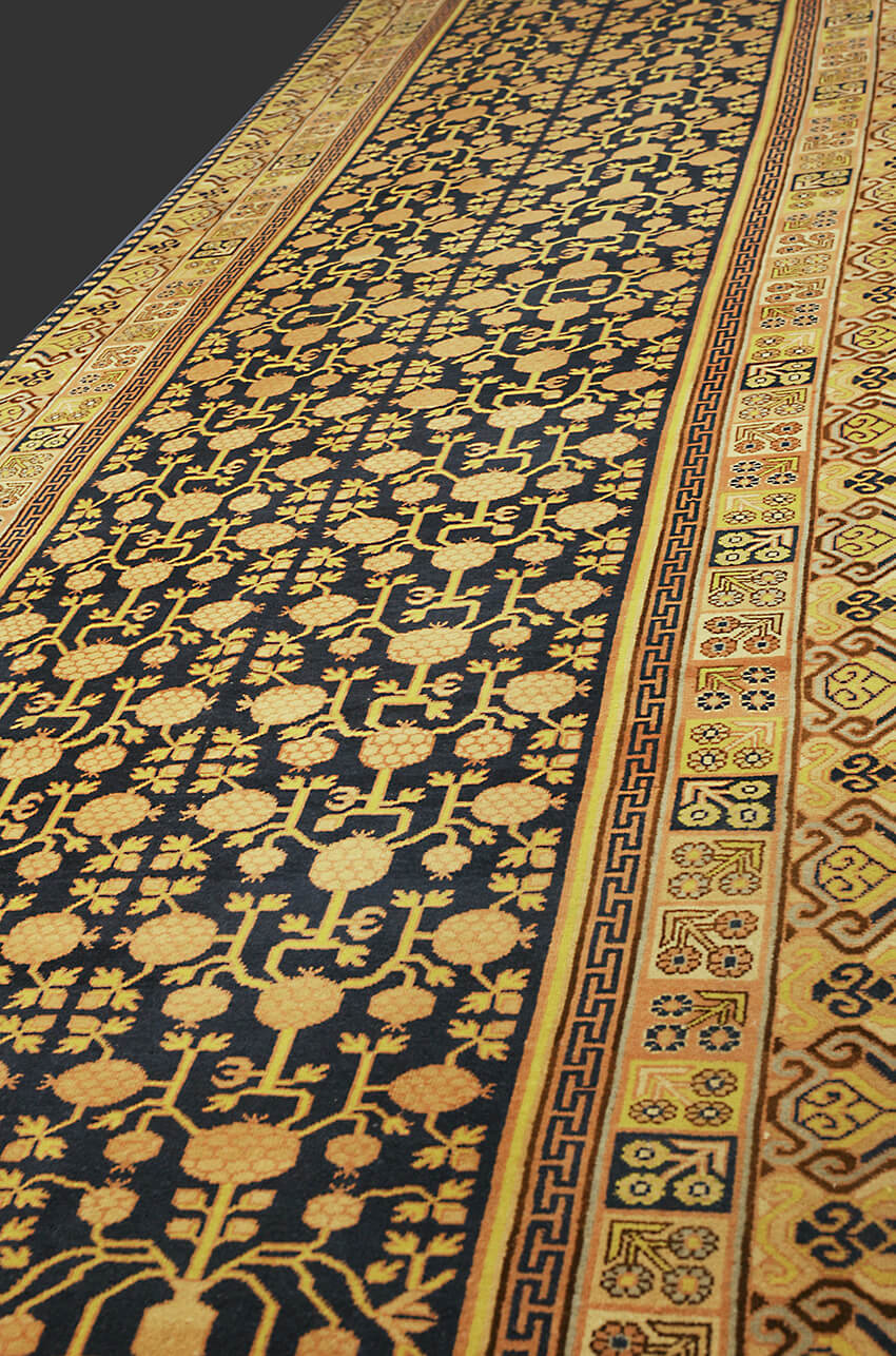 A Kalleh Khotan Antique Carpet (655x190 cm)
