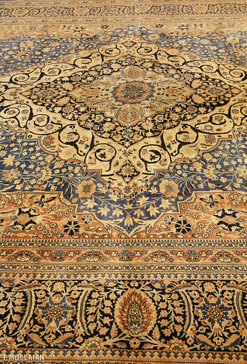 A Large Antique Persian Kashan Mohtasham Carpet (430x341 cm)
