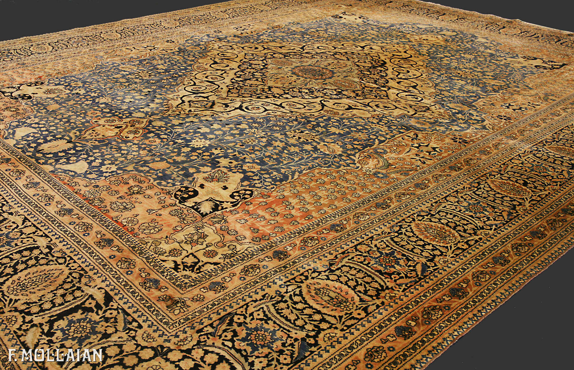 A Large Antique Persian Kashan Mohtasham Carpet (430x341 cm)