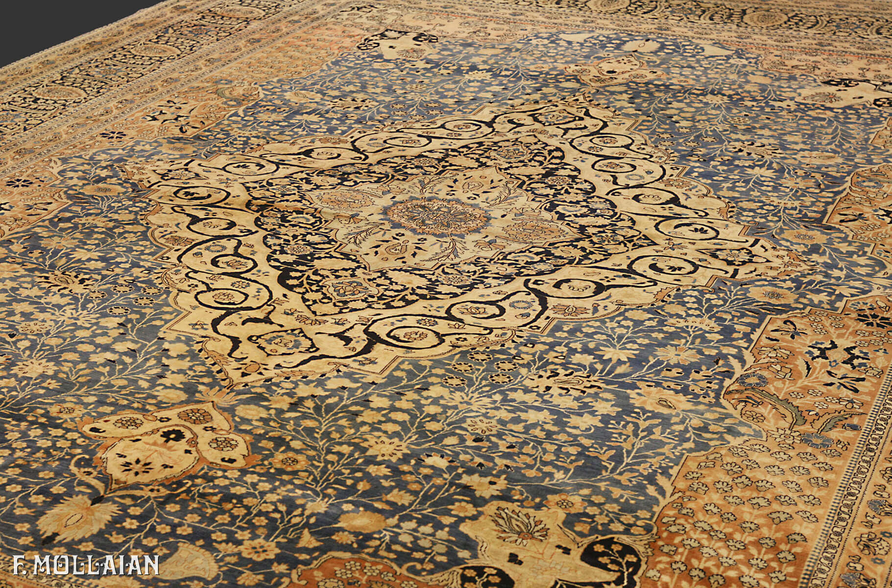 A Large Antique Persian Kashan Mohtasham Carpet (430x341 cm)