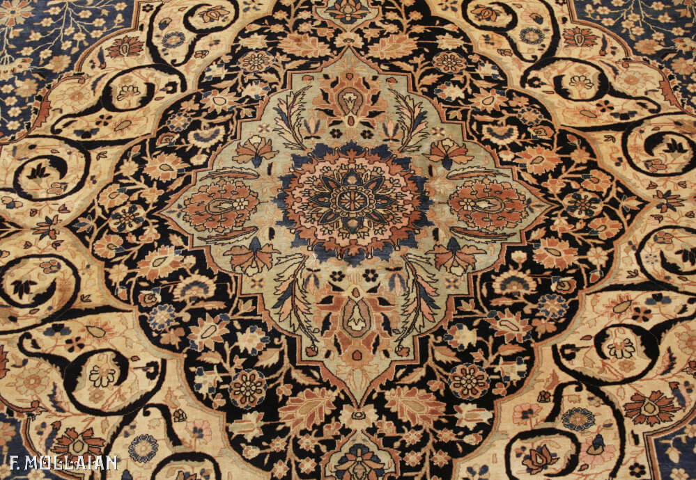 A Large Antique Persian Kashan Mohtasham Carpet (430x341 cm)
