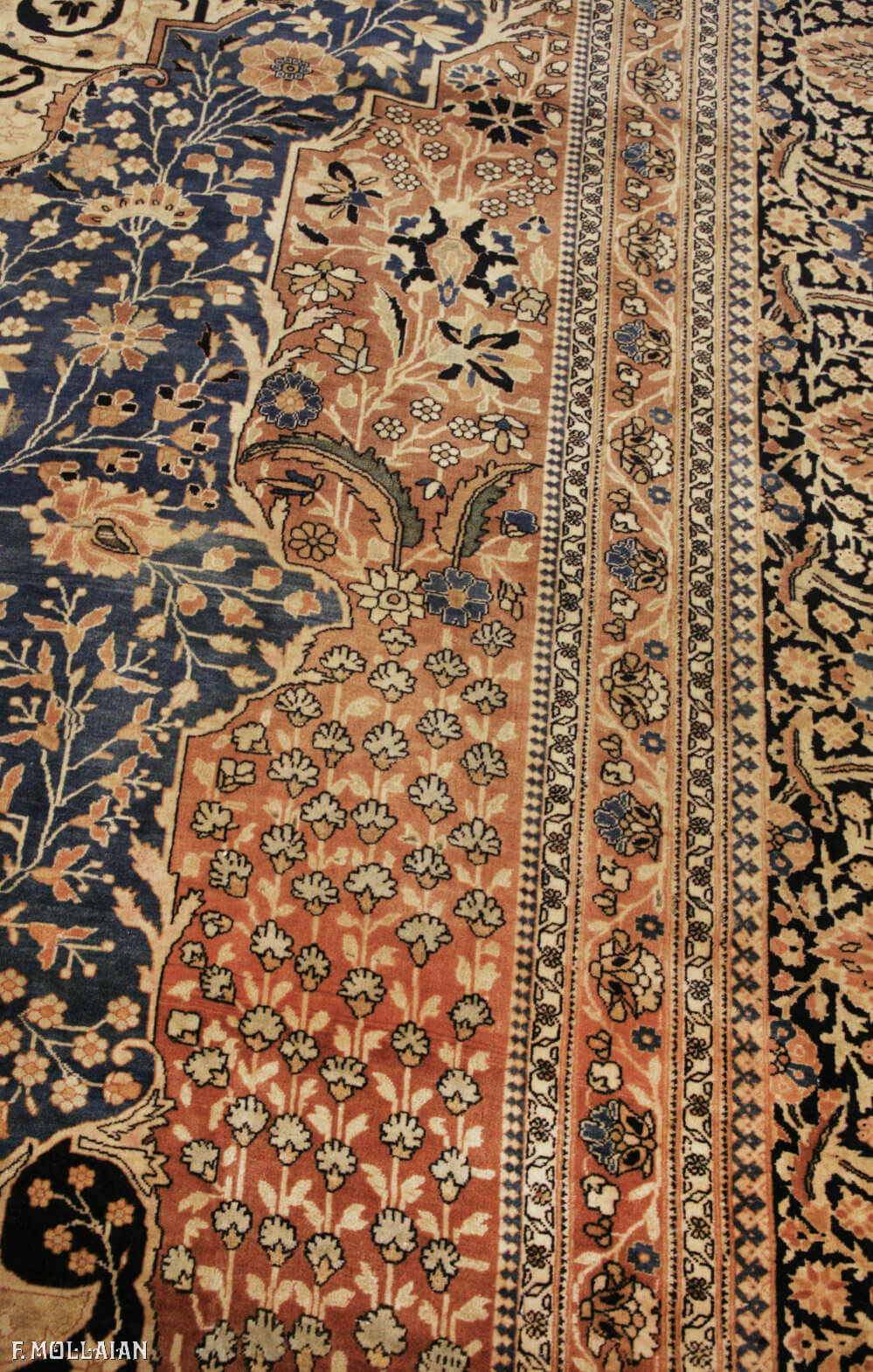 A Large Antique Persian Kashan Mohtasham Carpet (430x341 cm)