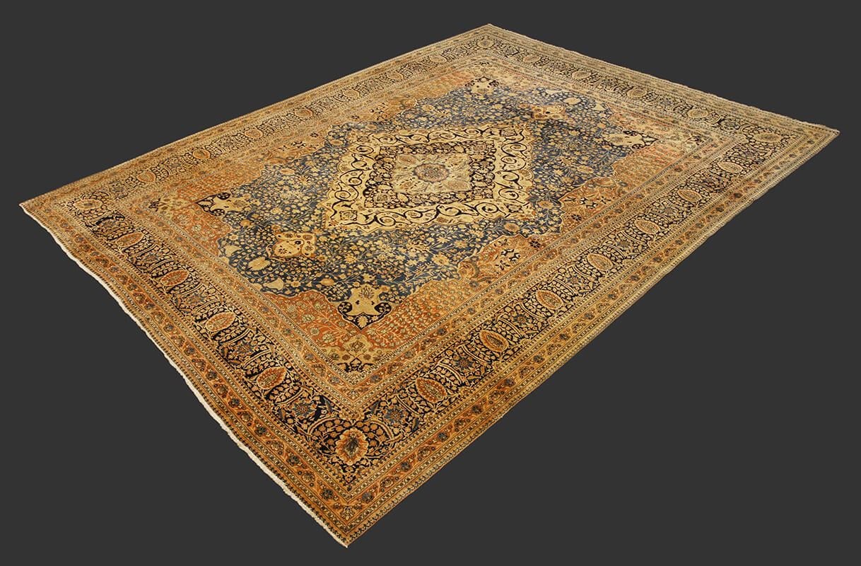 A Large Antique Persian Kashan Mohtasham Carpet (430x341 cm)