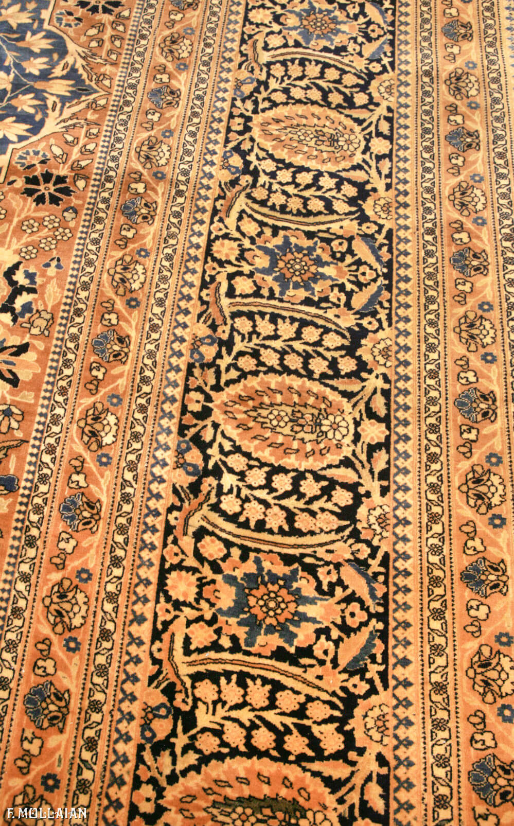 A Large Antique Persian Kashan Mohtasham Carpet (430x341 cm)
