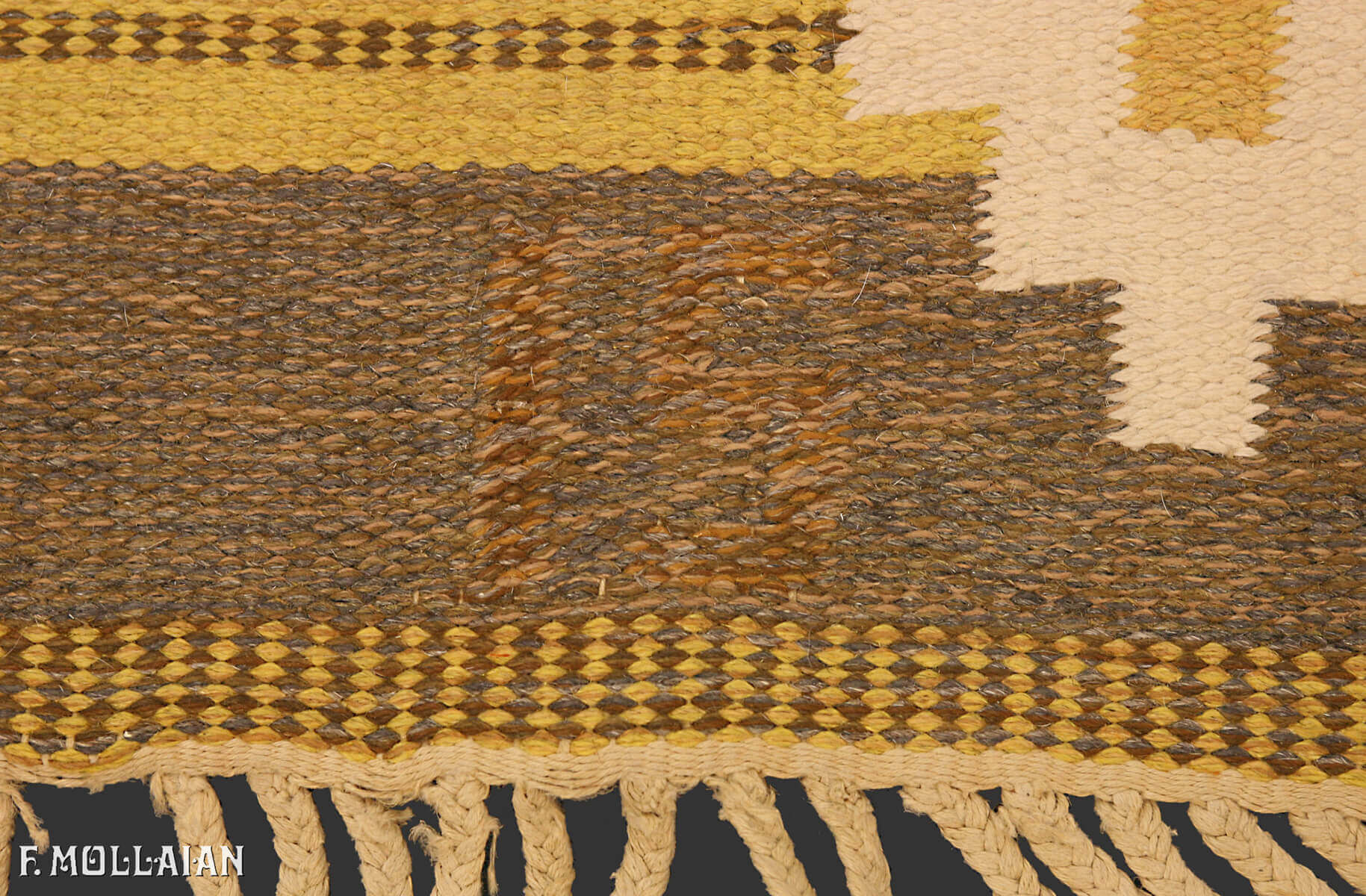 A Vintage Semi-Antique Swedish Kilim (245x170 cm)