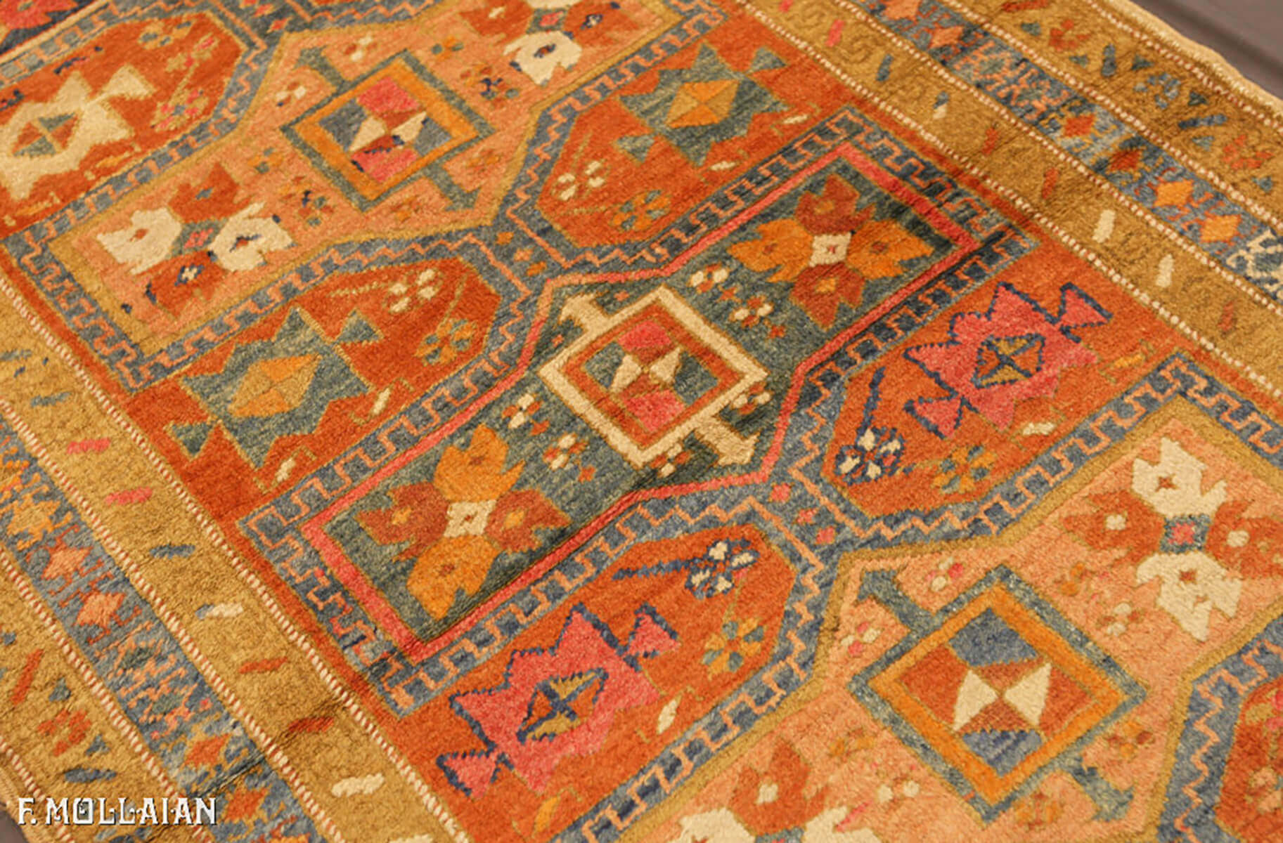 Tapis Couloir Persan Antique Heriz n°:78132658