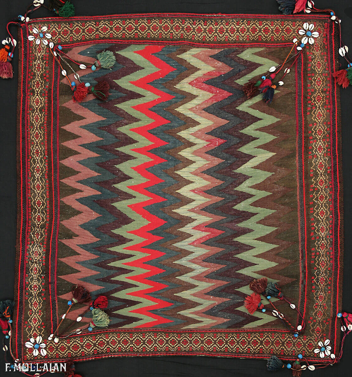 Sofreh: Com Decorações de Borlas e Conchas